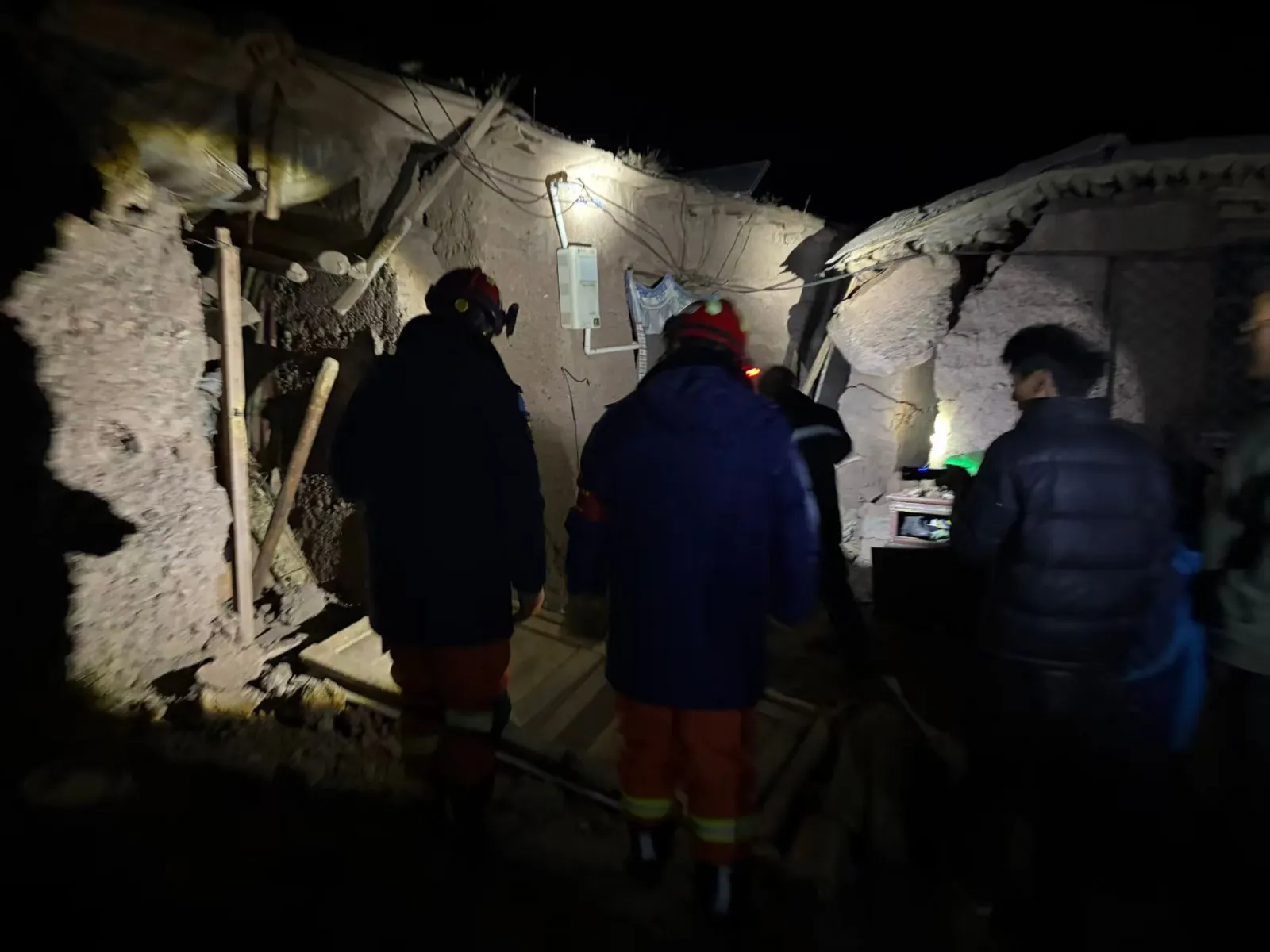 16 Tote bei Erdbeben in Tibet - Rettungseinsatz läuft