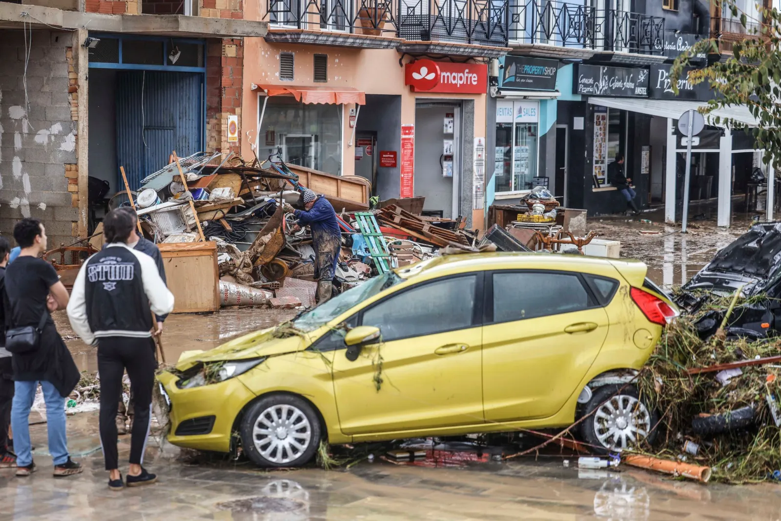 «Adam» setzt Valencia unter Wasser – mindestens vier Tote