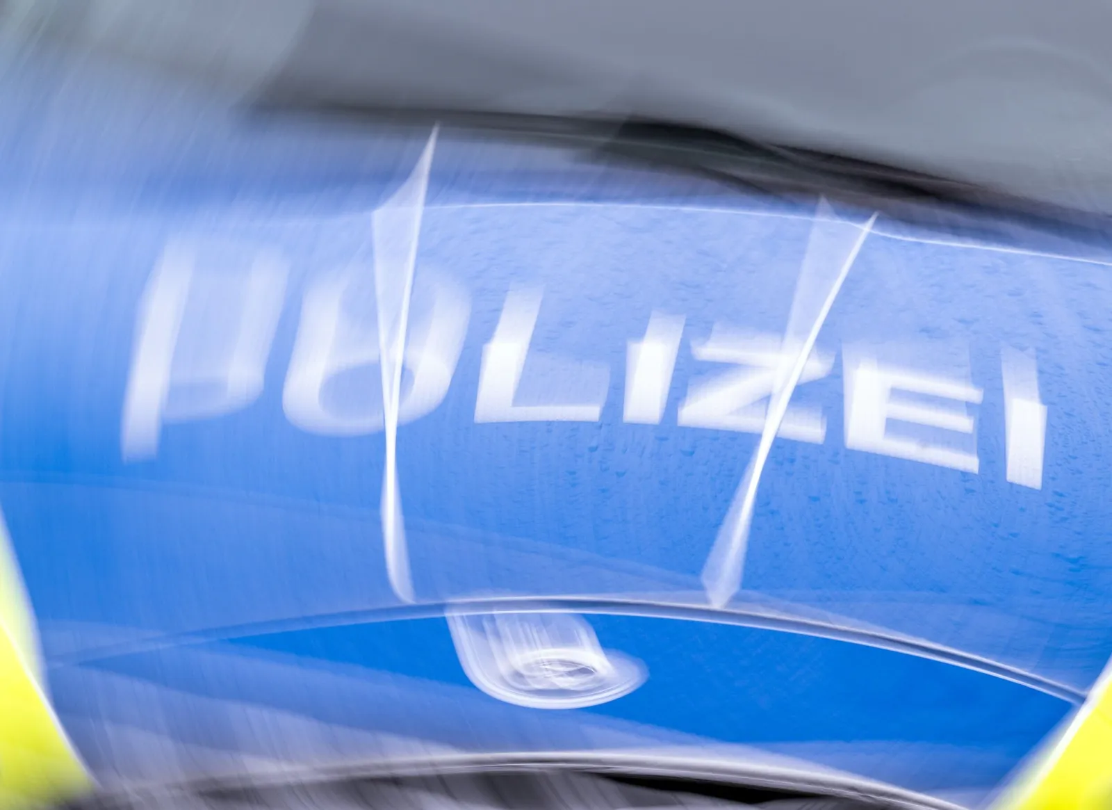 Autofahrer nickt an Ampel ein - Schlangenlinien auf A5