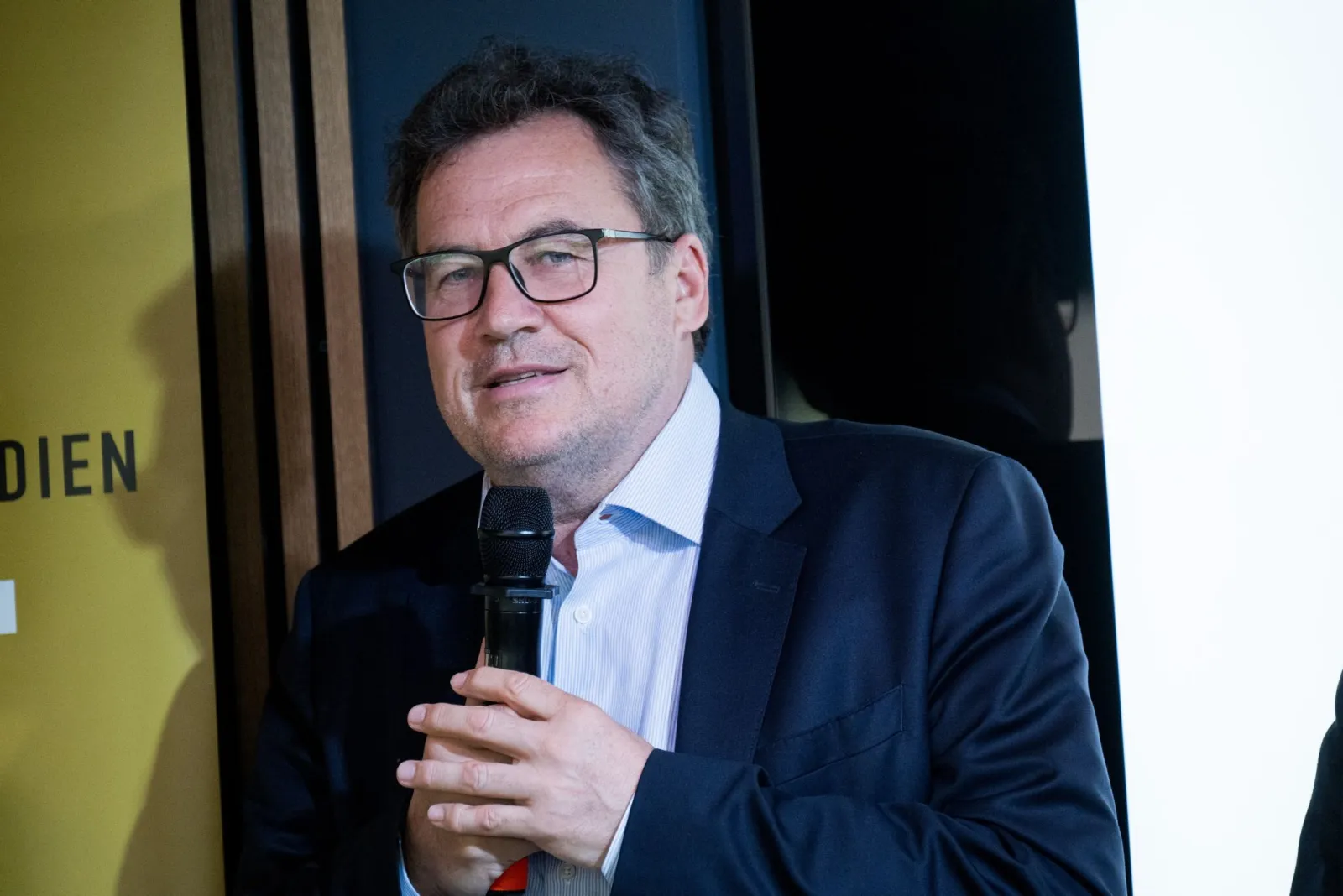 Bas-Rücktritt: CDU-Mann verteidigt sich gegen SPD-Kritik