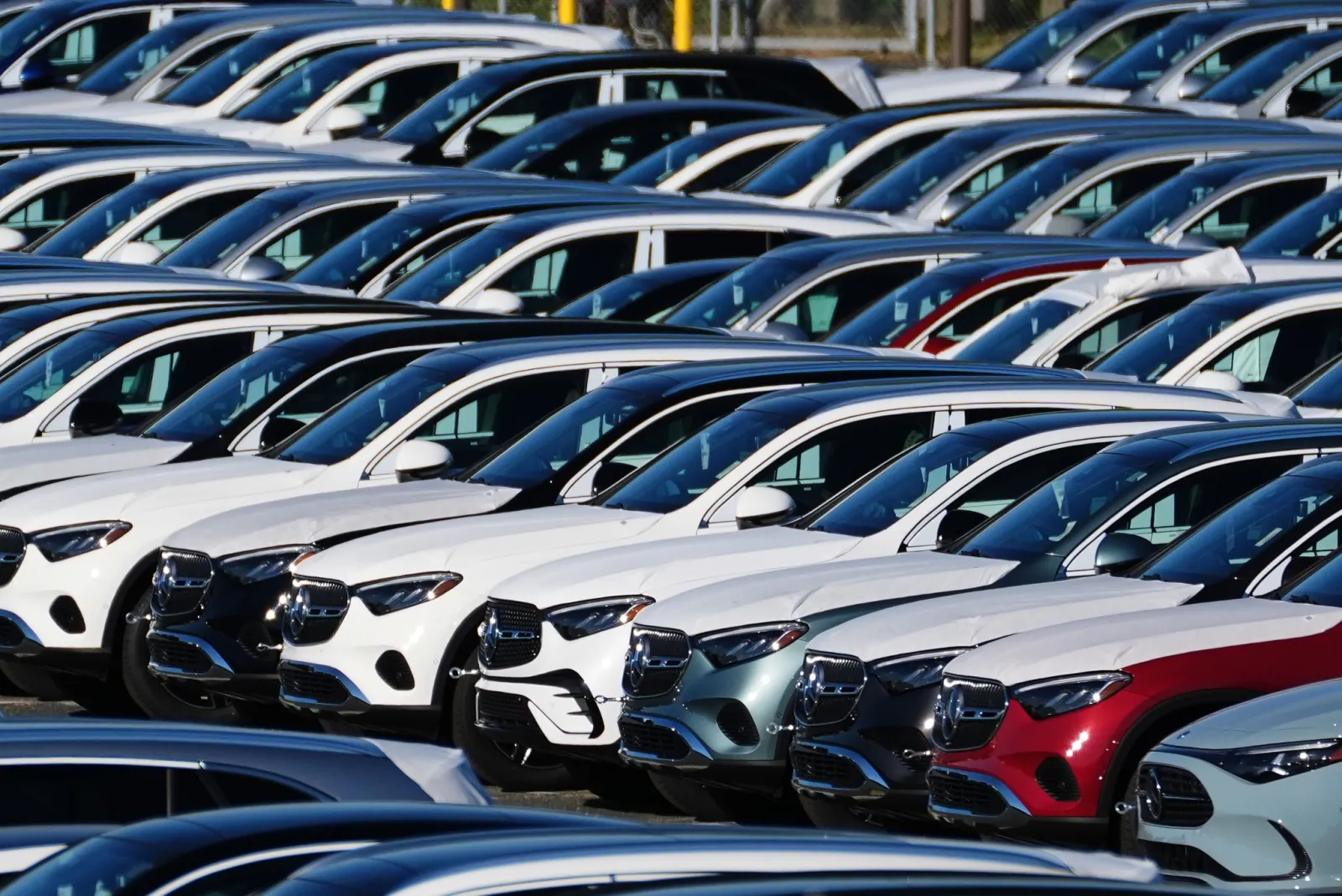China und hohe Kosten: Mercedes-Benz kappt Prognose
