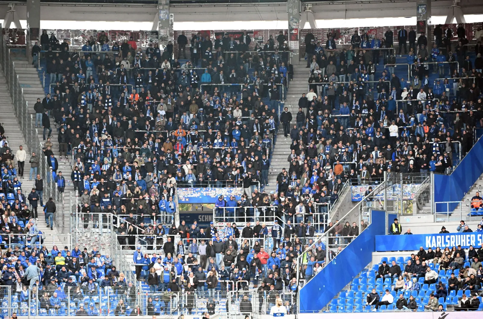 Darmstadt-Fans und Polizei geraten in Karlsruhe aneinander
