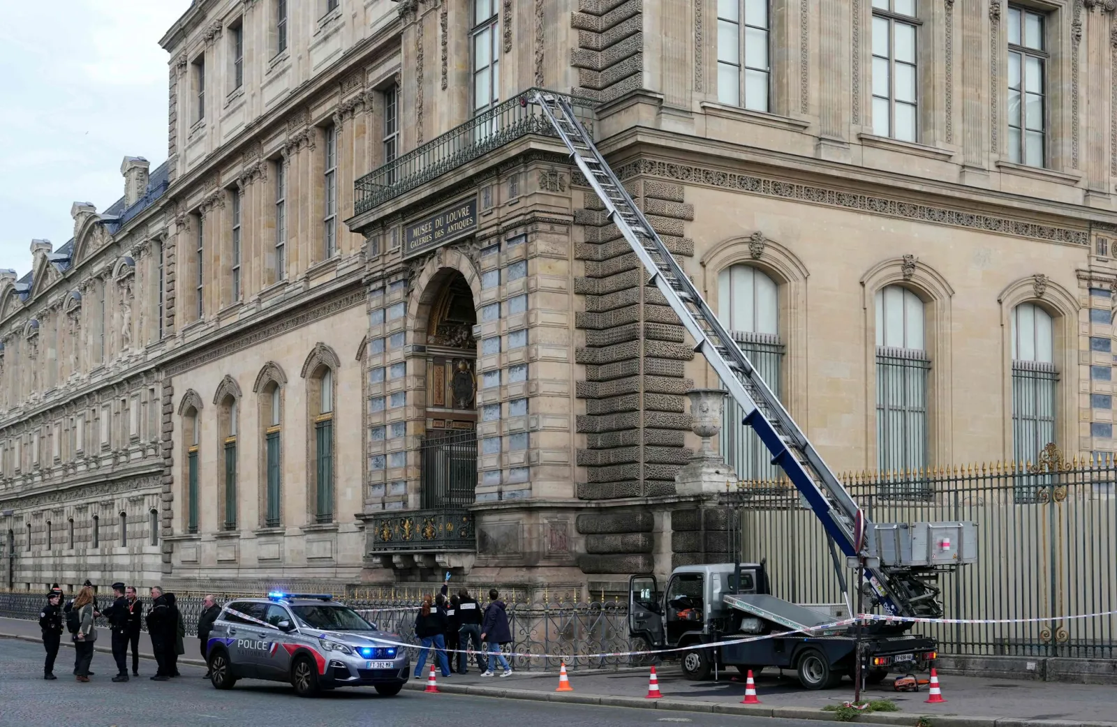 Der Louvre-Coup: Ein Jahr später bleibt die Leere
