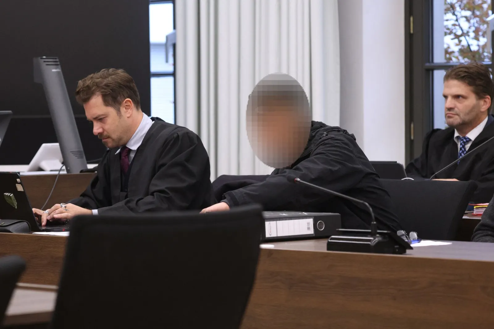 Doppelmord an Seniorenpaar: Angeklagter bestreitet Tat