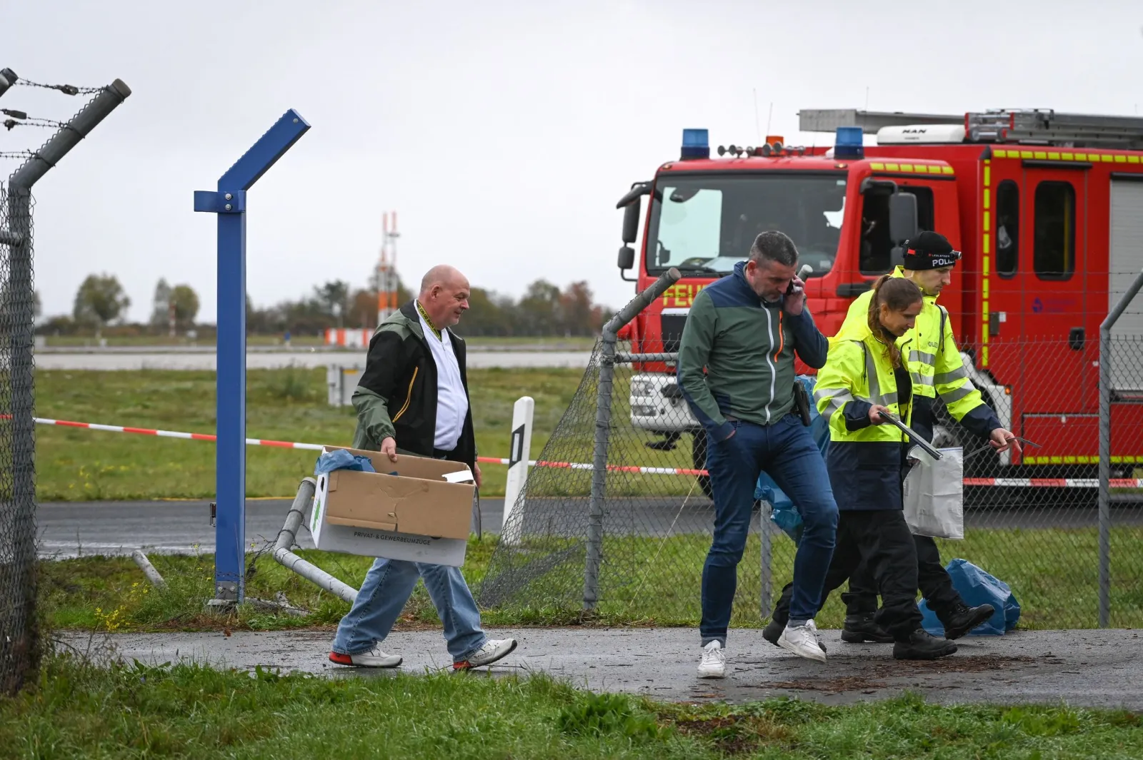 Fahrzeug durchbricht Zaun am Flughafen Leipzig/Halle