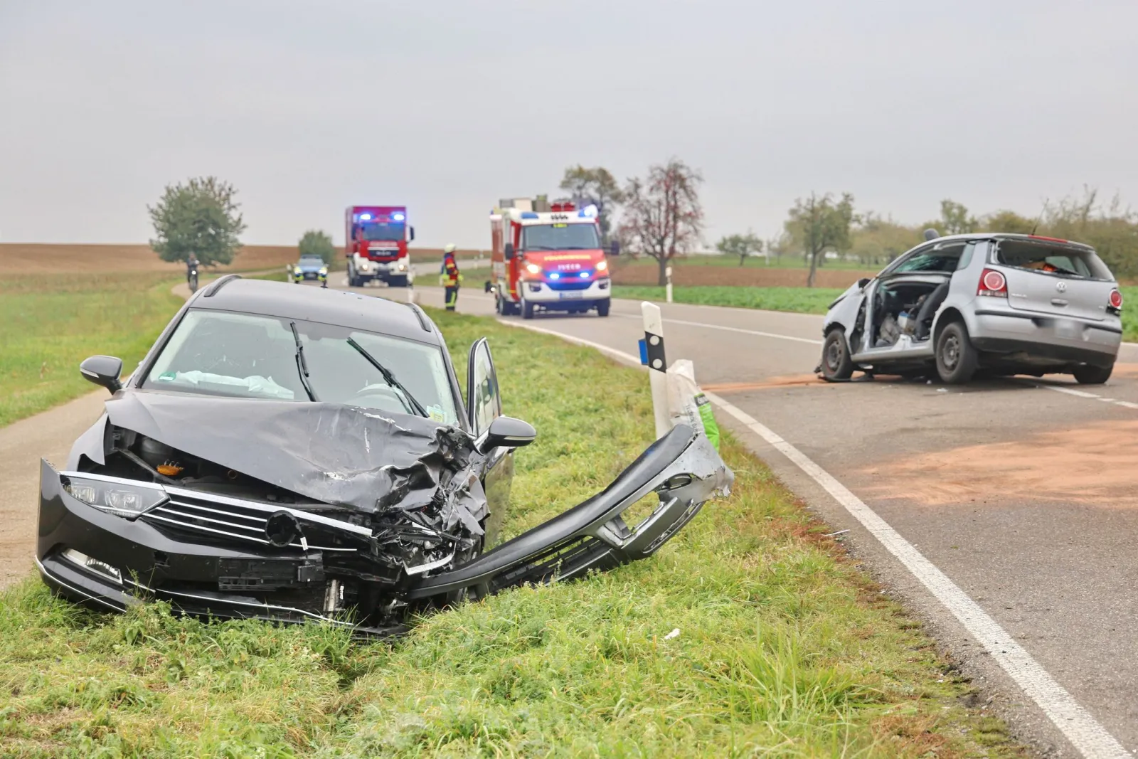 Fahranfängerin baut Unfall: Trümmerfeld und Verletzte