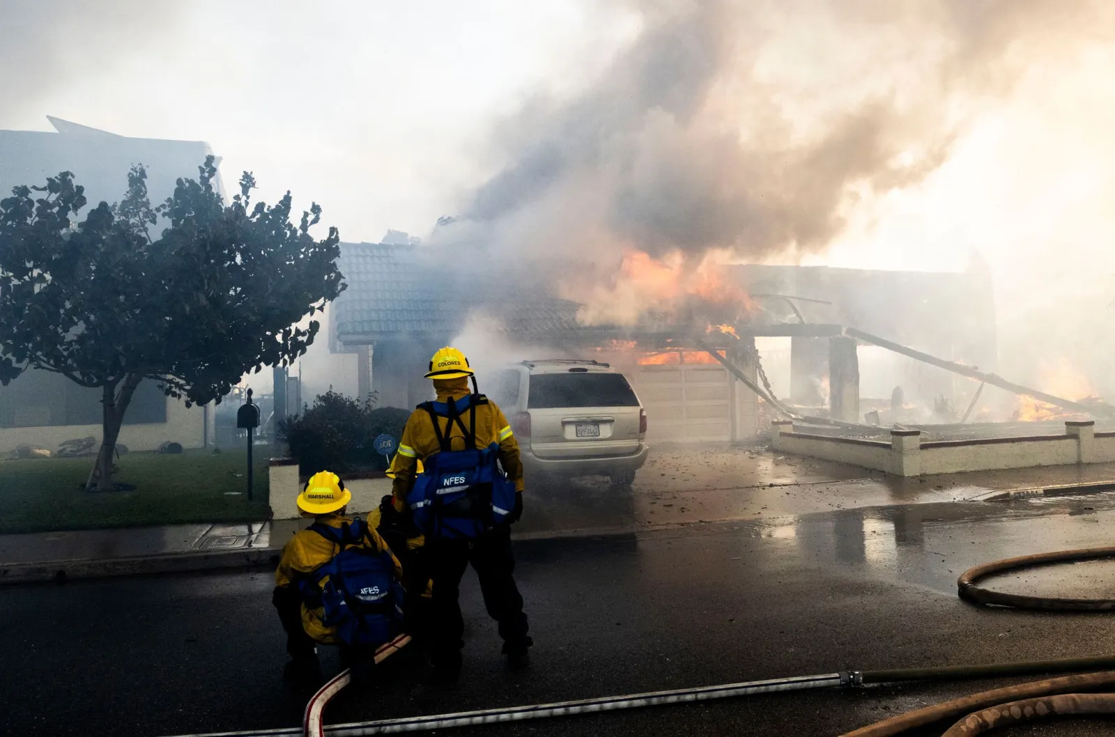 Feuer in Kalifornien zerstört Häuser - Tausende flüchten