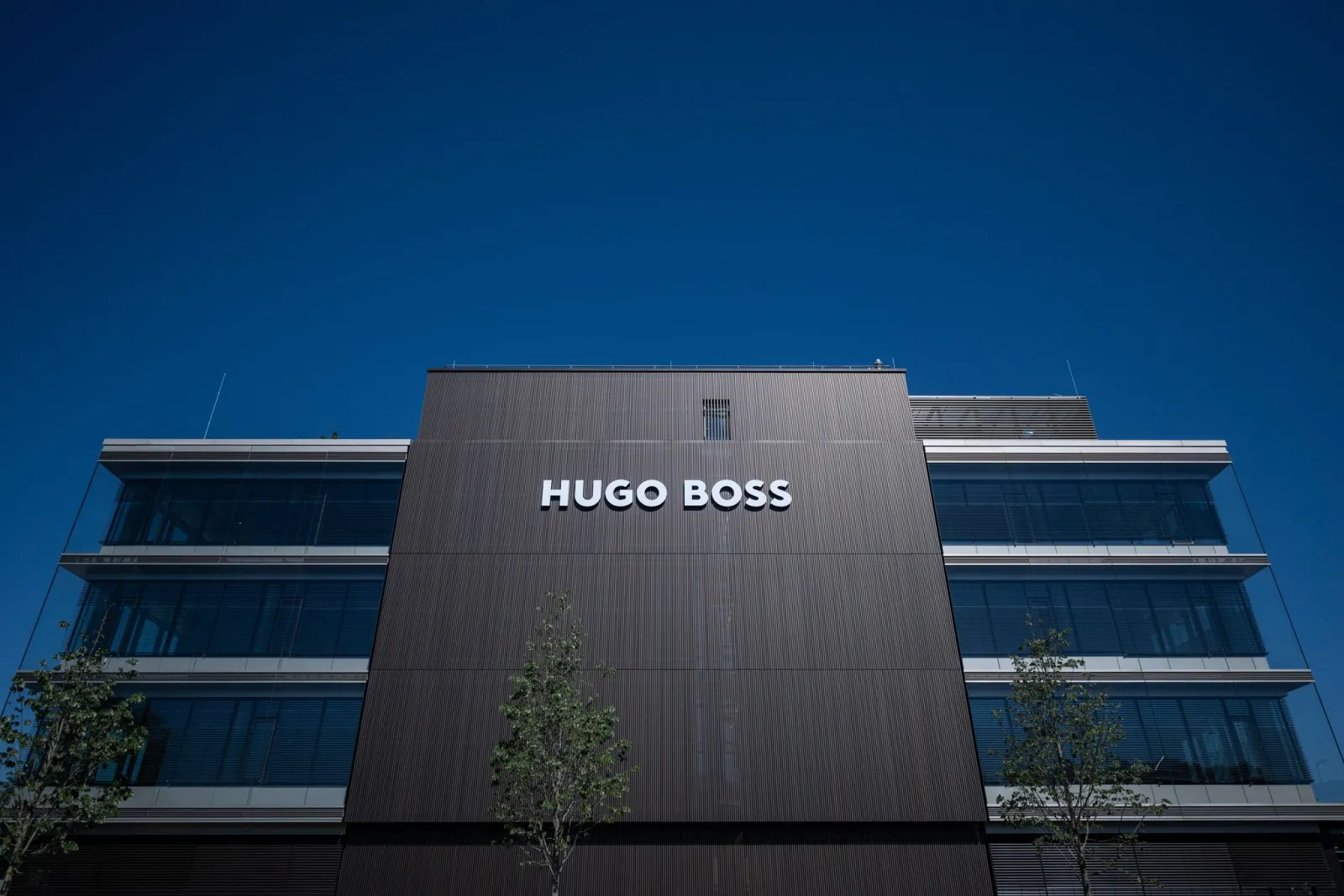 Frasers Group hat absolute Mehrheit an Hugo Boss