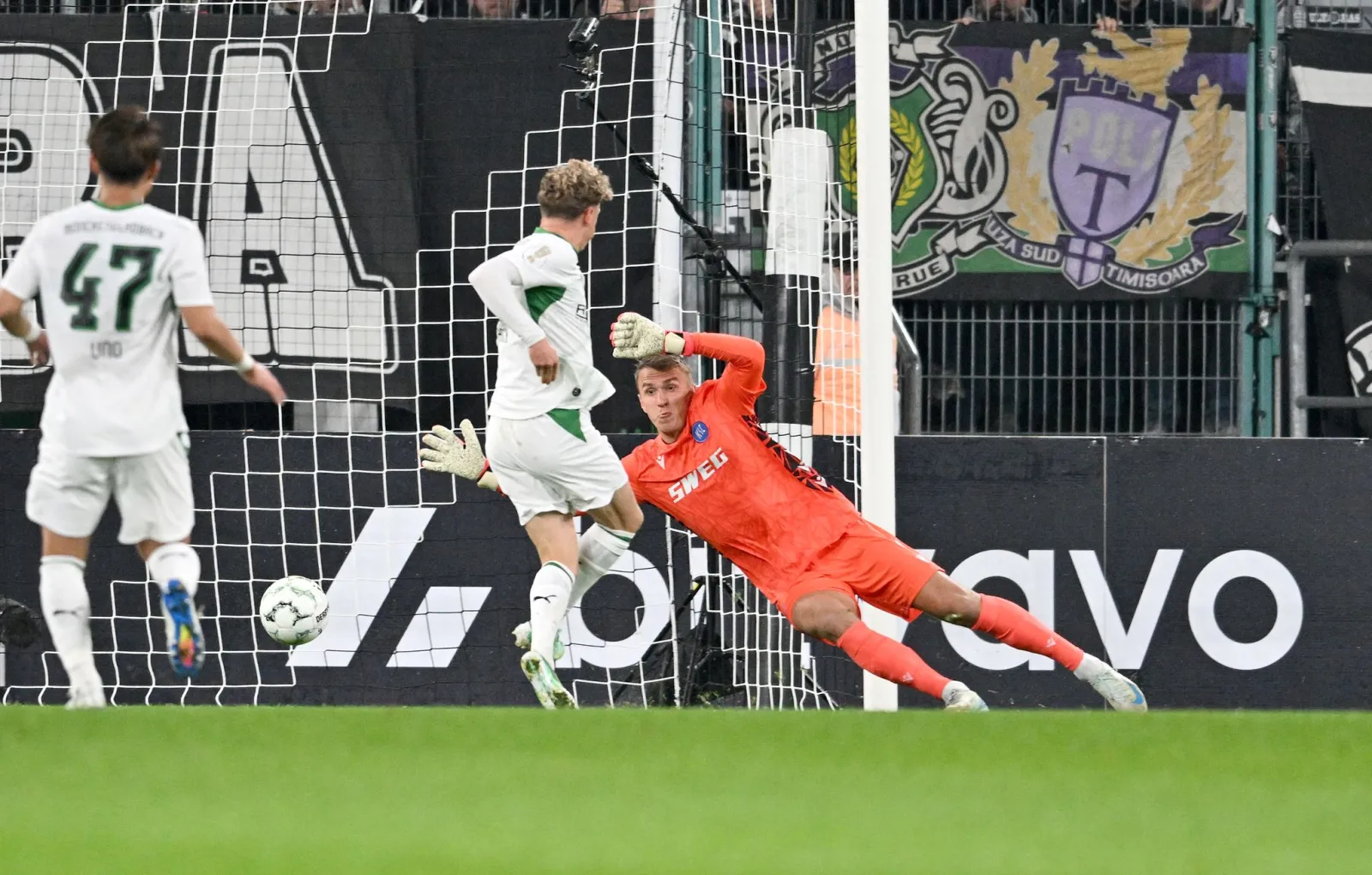 Gladbach in Unterzahl ins Pokal-Achtelfinale