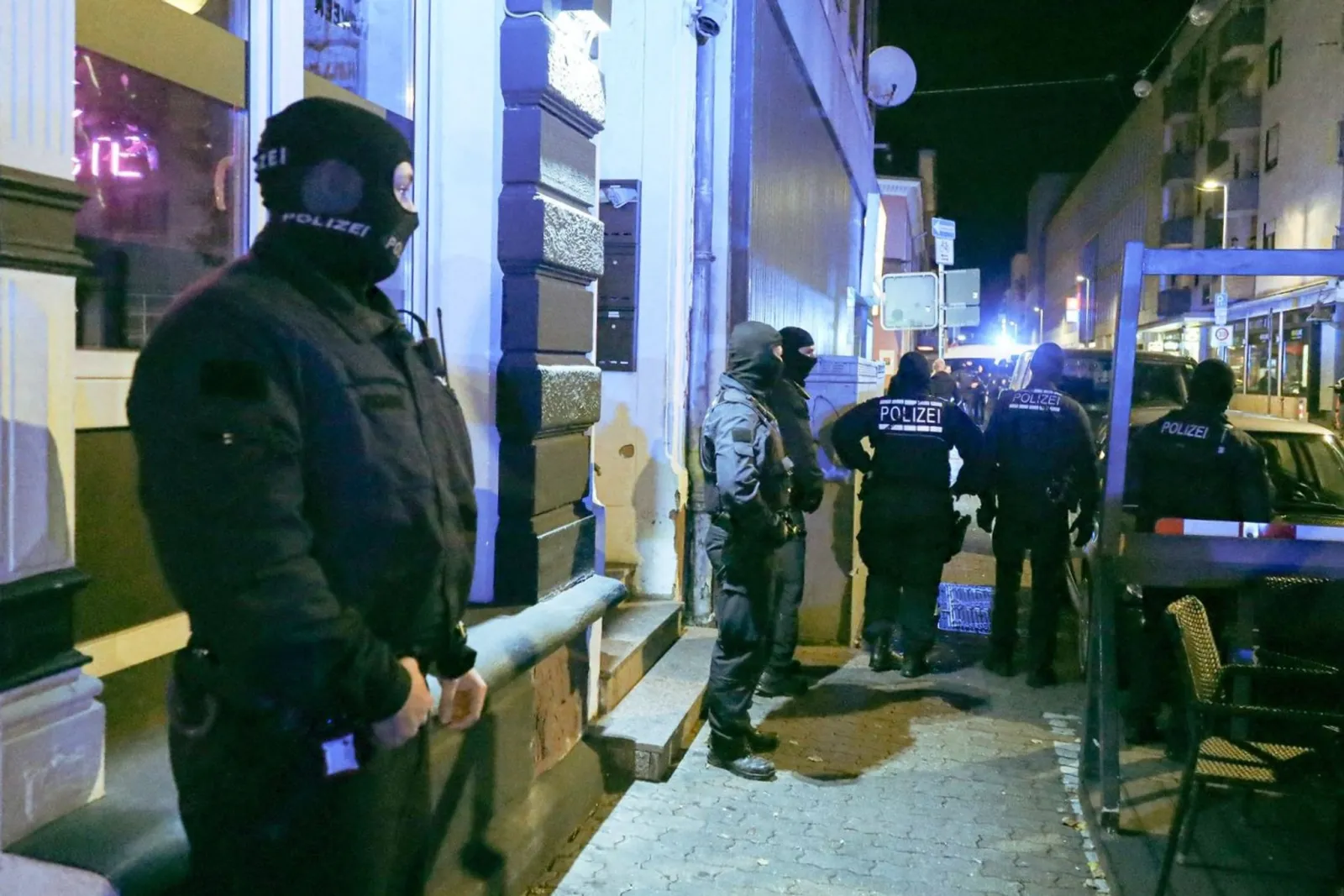 Großkontrolle in Karlsruhe - fast 120 Menschen überprüft
