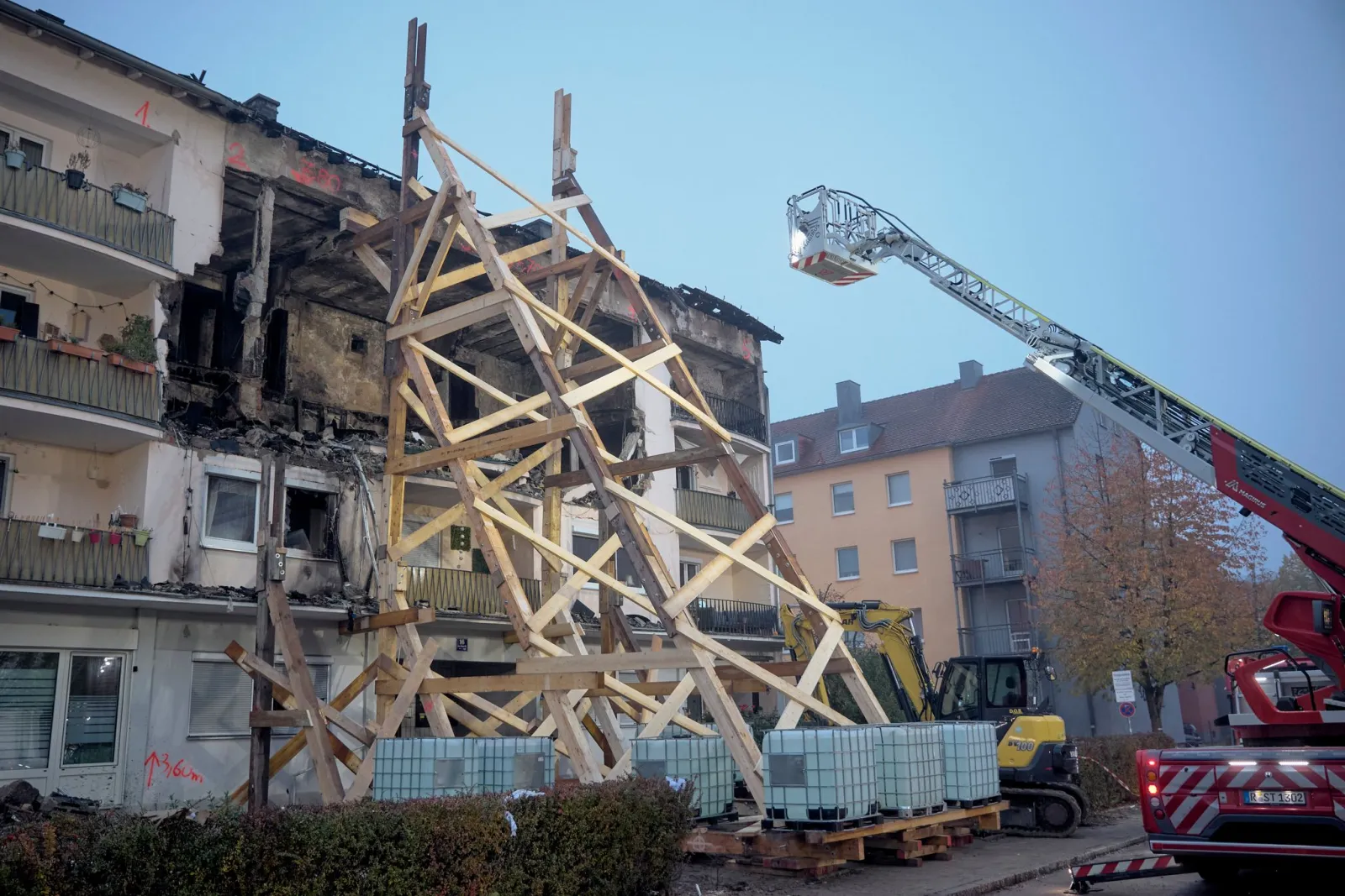 Hausexplosion in Regensburg: Zwei Leichen entdeckt