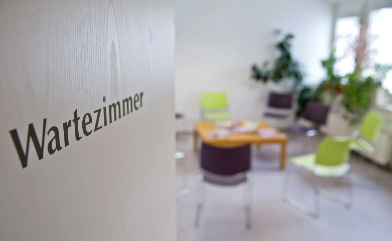 Kassen und Ärzten streiten: Müssen Patienten länger warten?