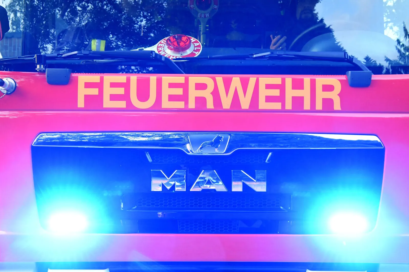 Kinderwagen brennt in Stuttgarter Mehrfamilienhaus