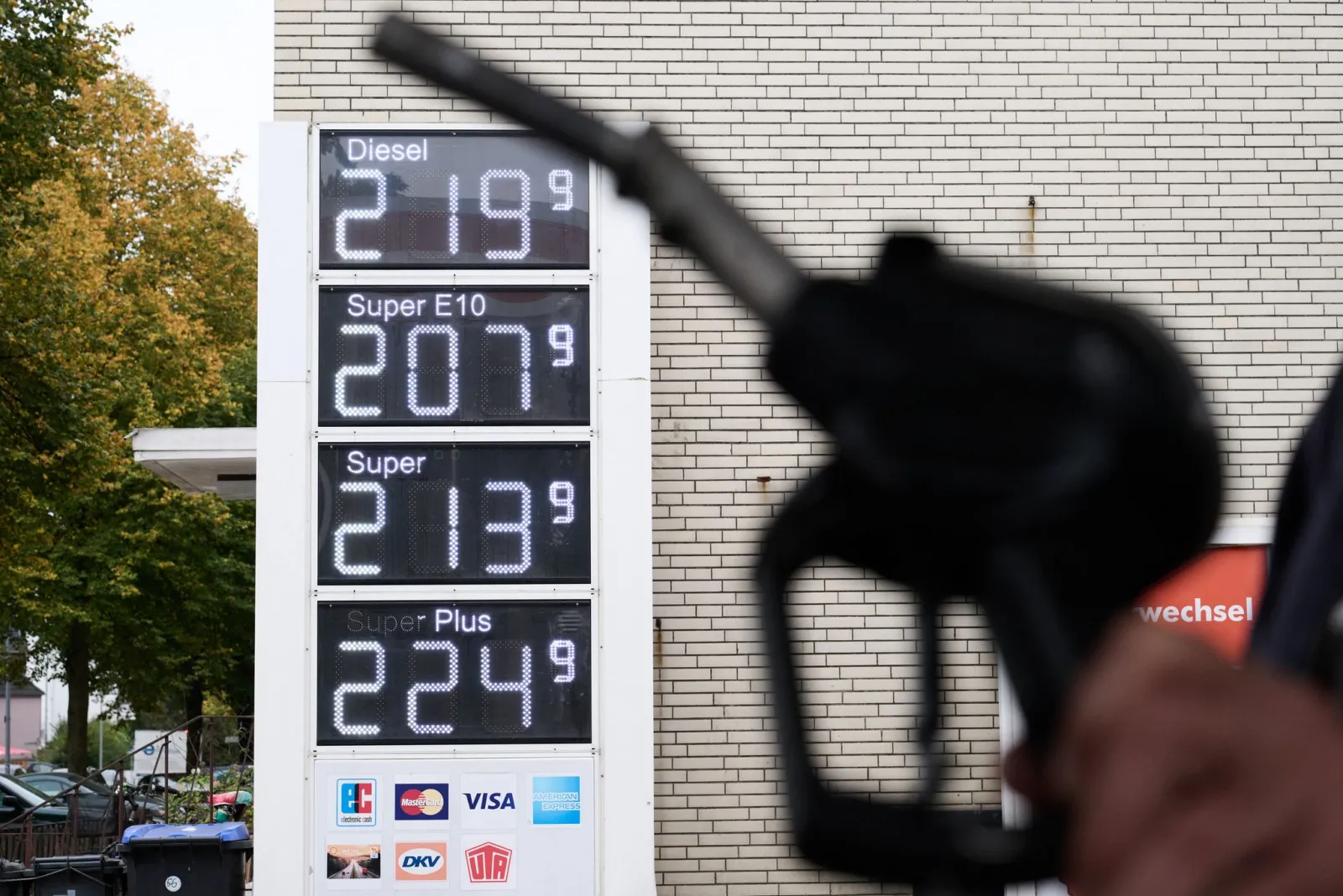 Länder dringen auf Spritpreisdeckel zum 1. Januar