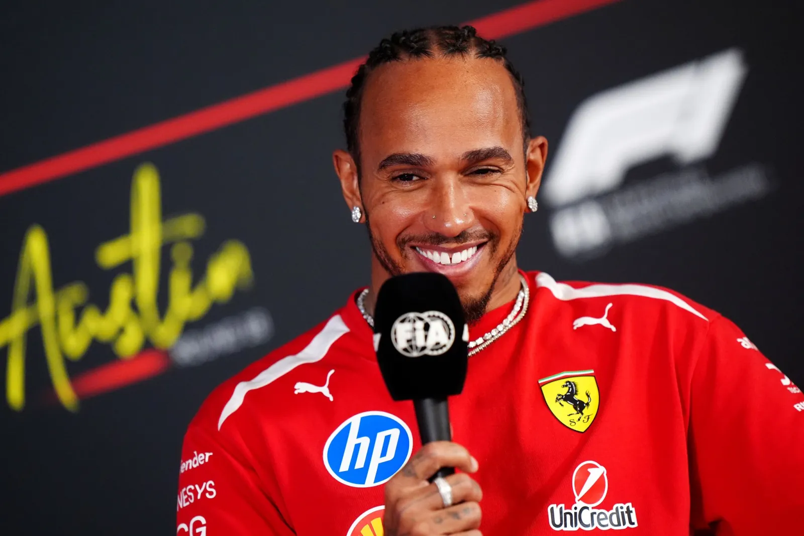 Lewis Hamilton schenkt Kindern seiner Freundin einen Hund