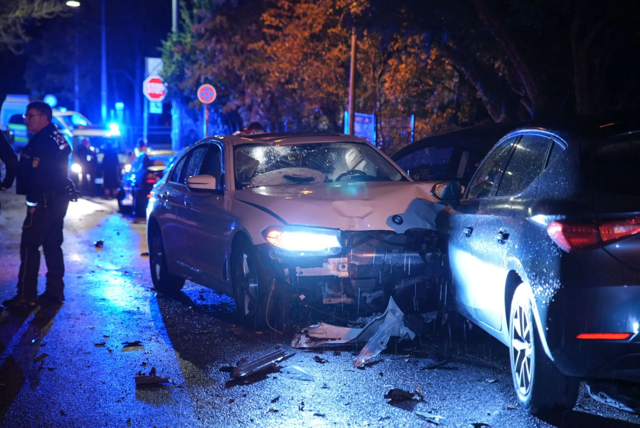 Mann rammt sechs parkende Autos - über 200.000 Euro Schaden - Hitradio ...