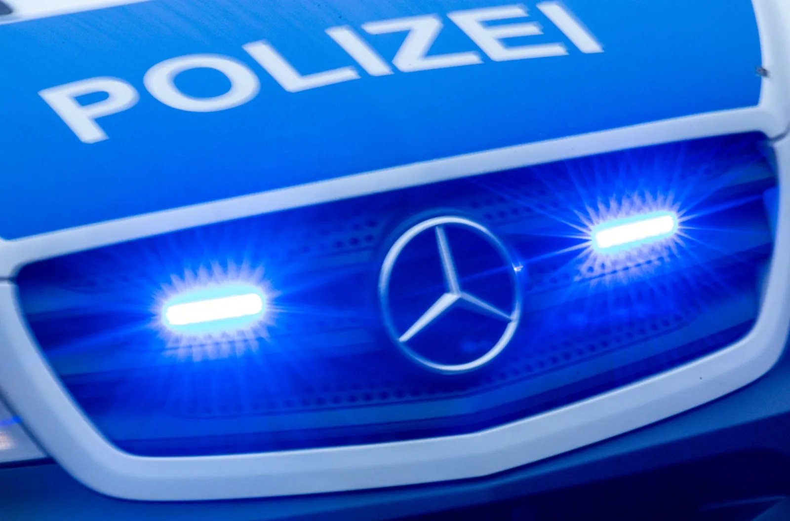 Mann soll mit Schreckschusswaffe auf Fußgänger gezielt haben