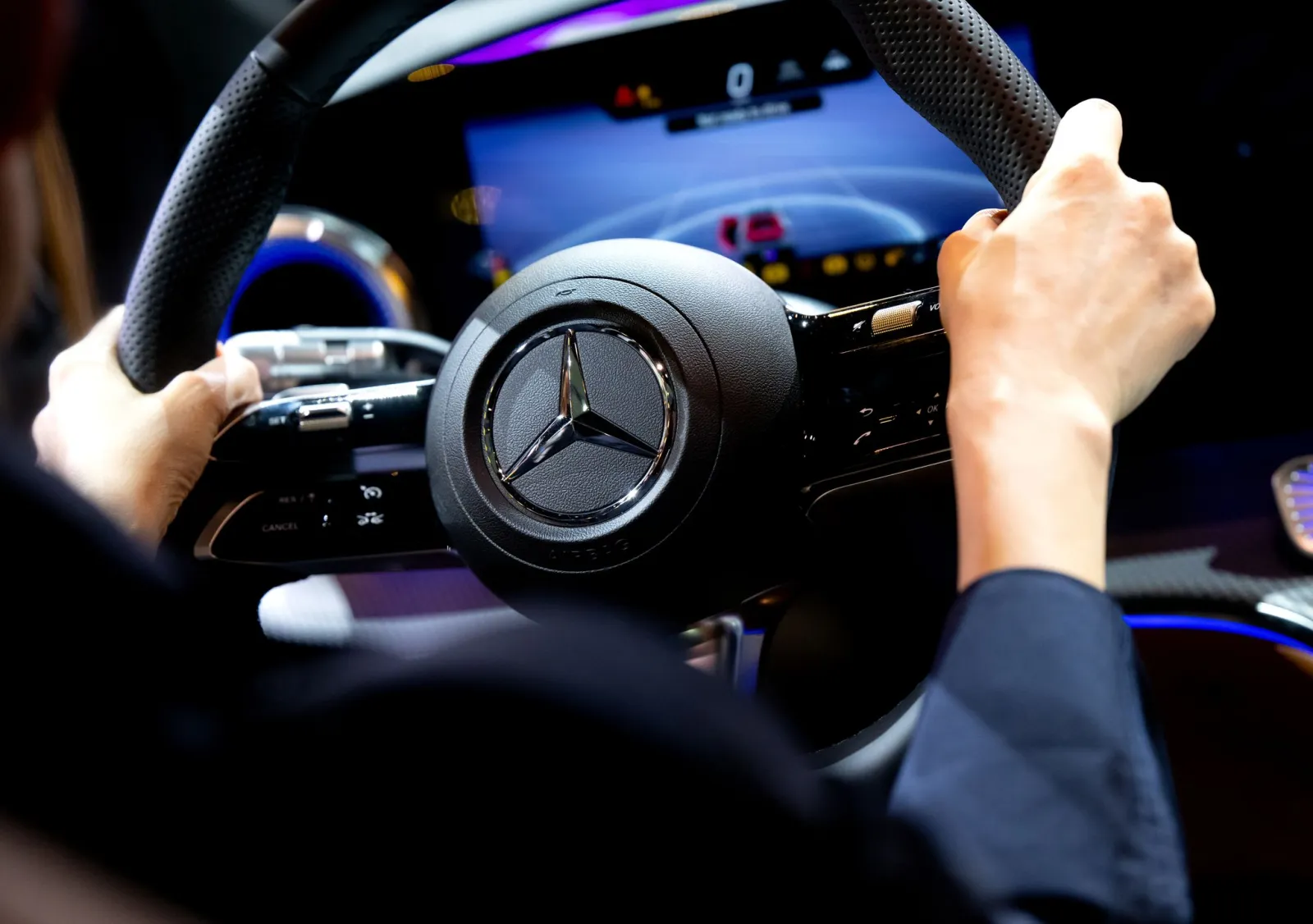 Mercedes macht nach schwachem Vorjahresquartal mehr Gewinn