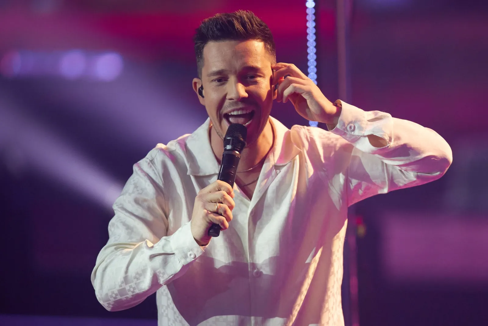 Nico Santos: 18 Songs, zwei Seiten und ein Geschenk