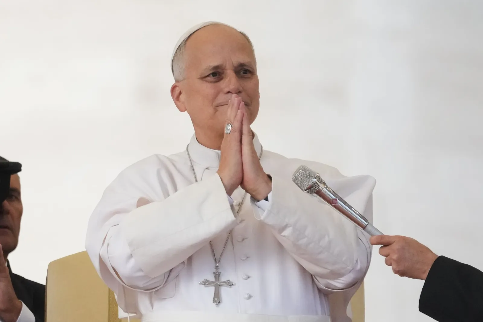 Ärzte: Krebs bei Papst hat nicht gestreut