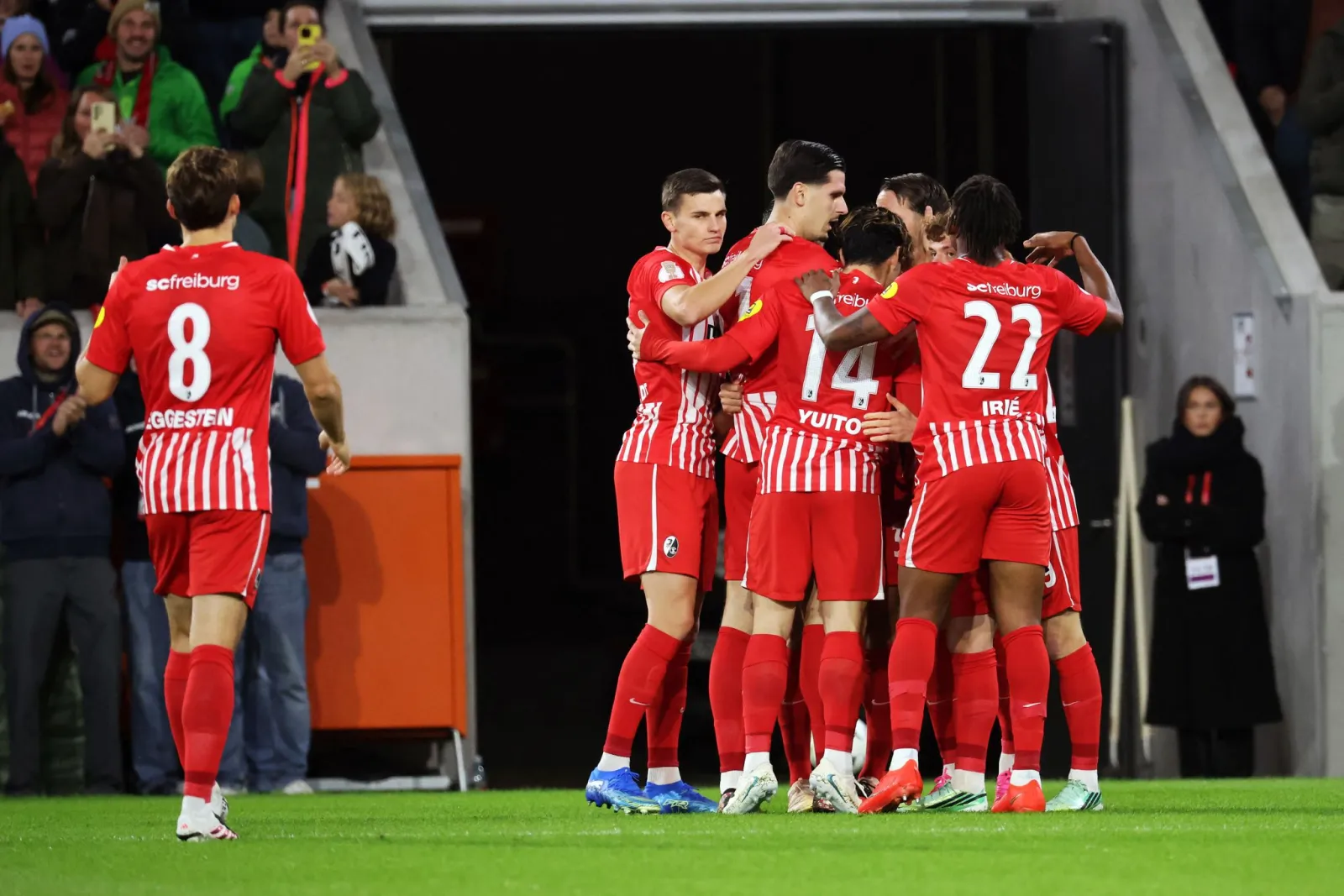 SC Freiburg gewinnt Fünf-Tore-Krimi gegen Wolfsburg