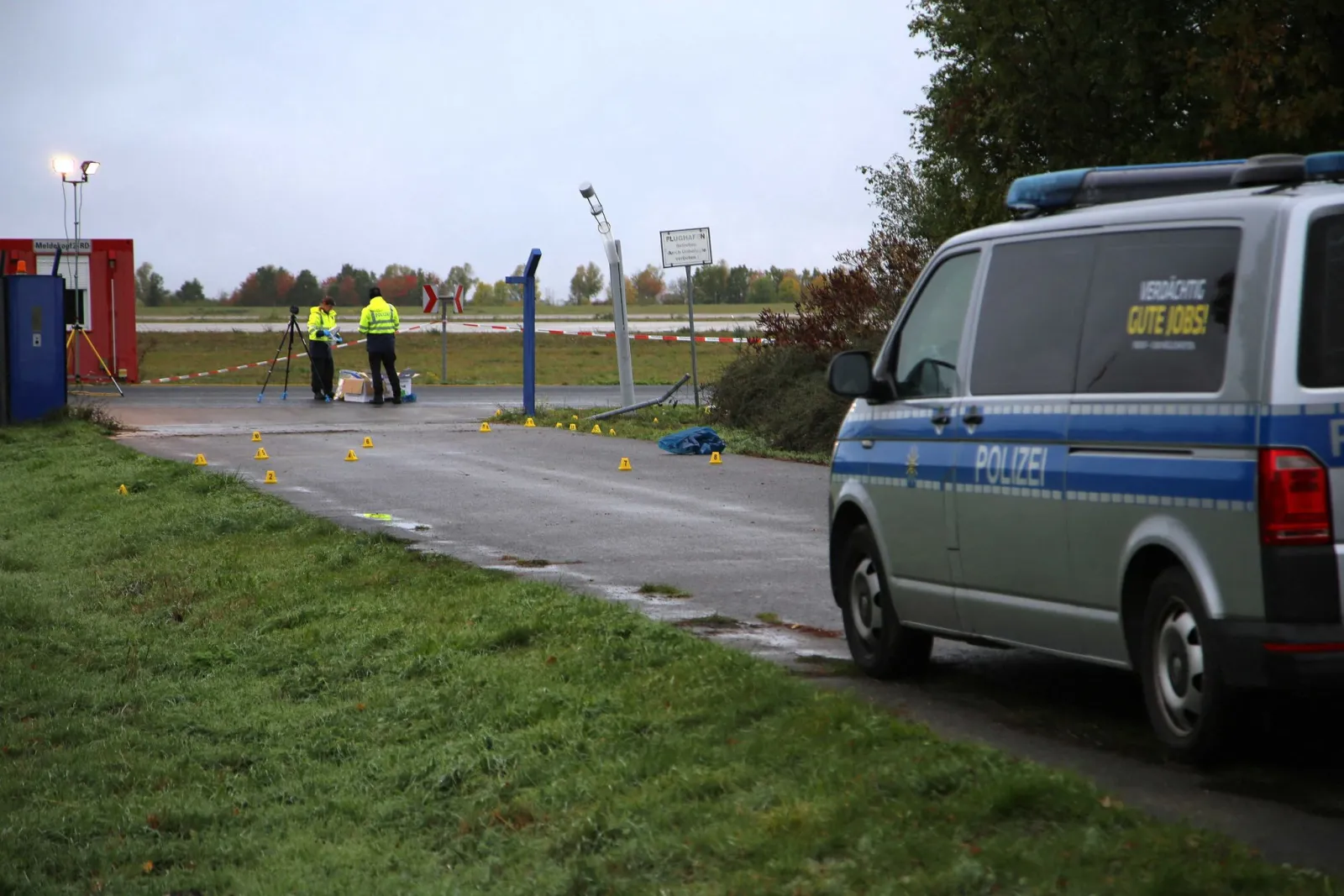 Fahrzeug durchbricht Zaun am Airport Leipzig: Was wir wissen