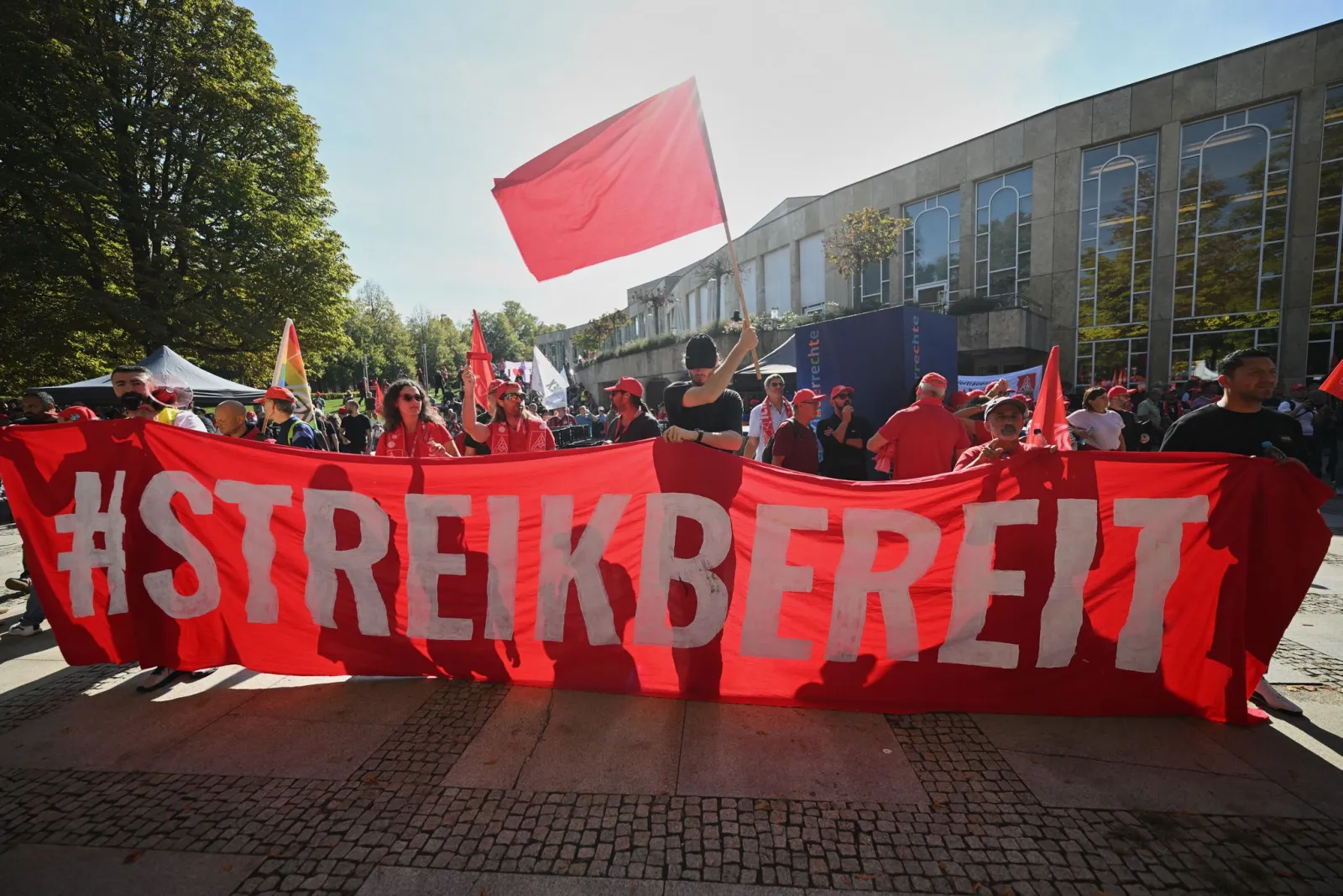 Warnstreiks ab Sonntag möglich – IG Metall erhöht den Druck