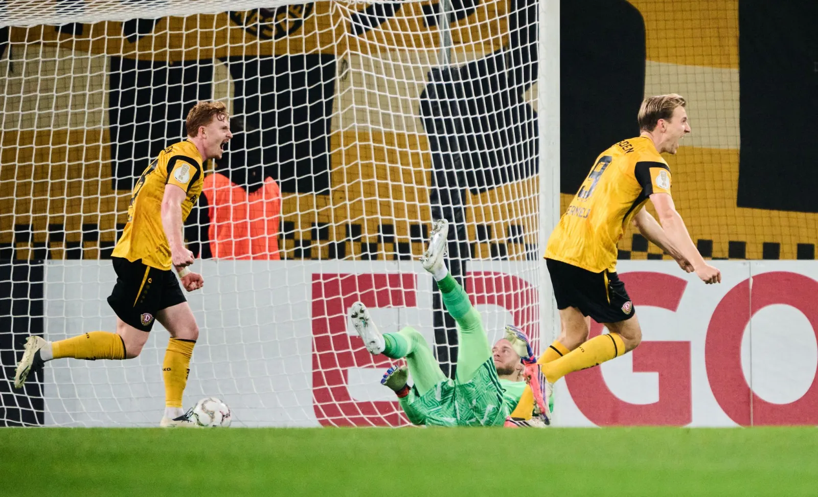 Wieder in Runde zwei: Pokal-Aus für Schalke in Dresden