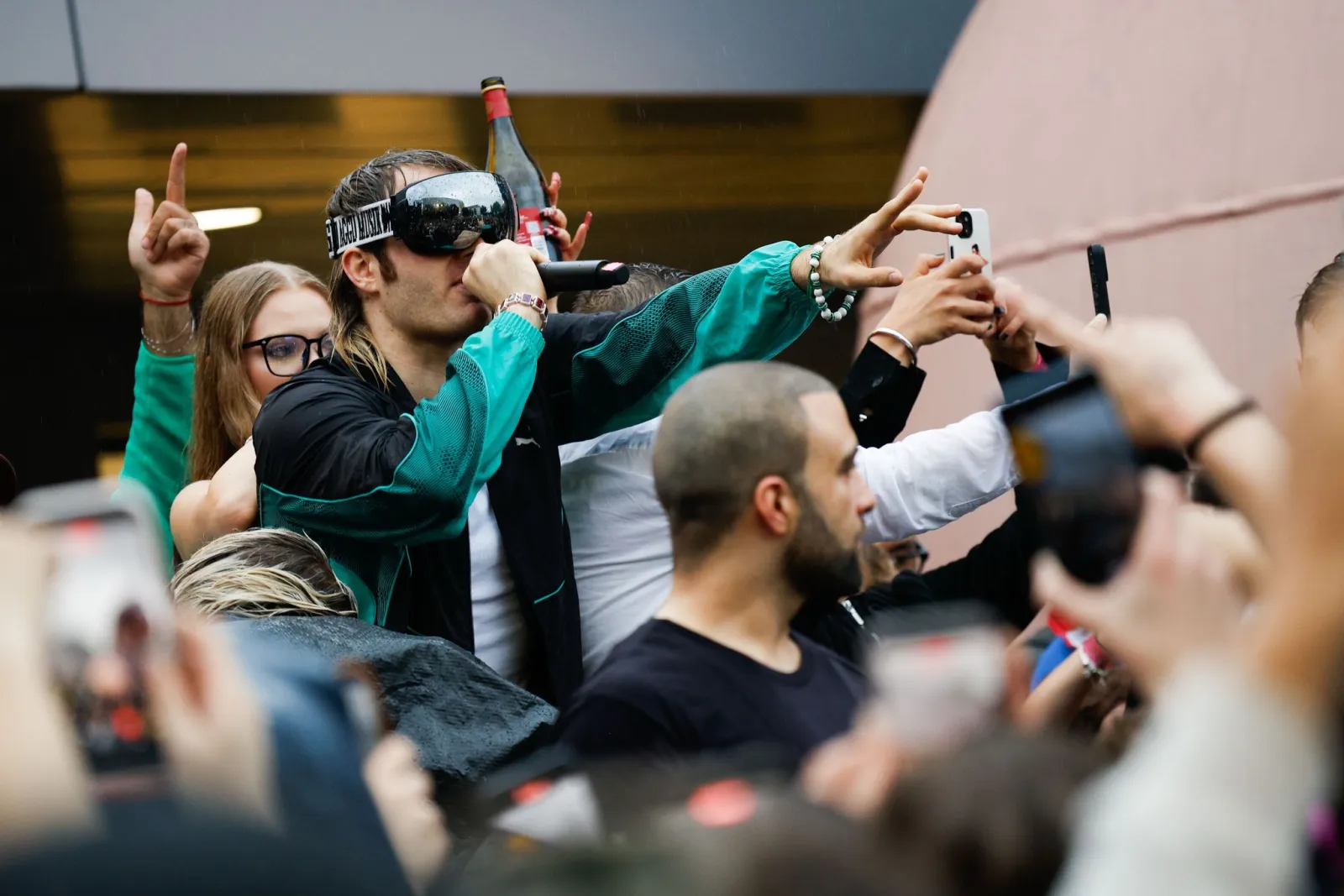 Wieso Ski Aggu Handys auf seinen Konzerten verbieten will