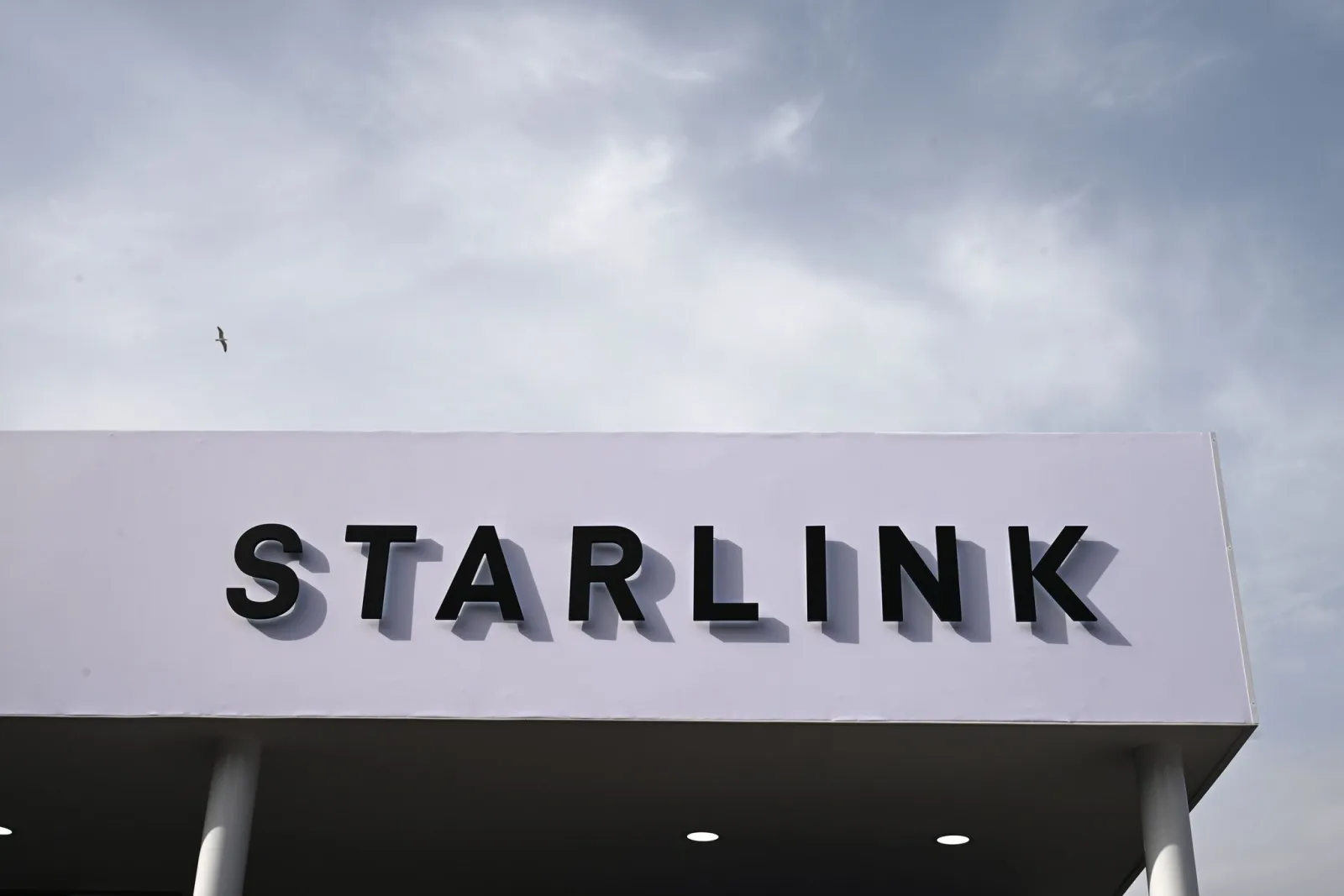 Zwei Deutsche nach Starlink-Anschlag in Auslieferungshaft