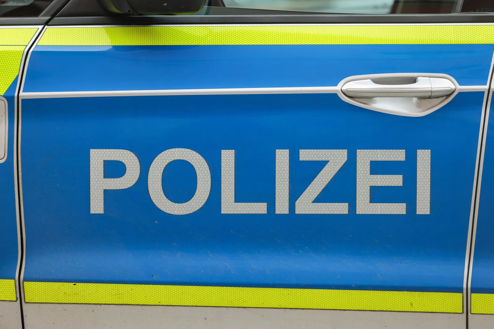 Zwei Reisebusse auf A5 zusammengestoßen