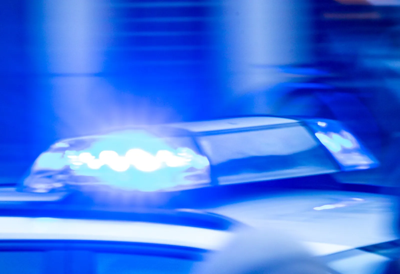 Zwei Verletzte bei Autounfall auf Kreuzung